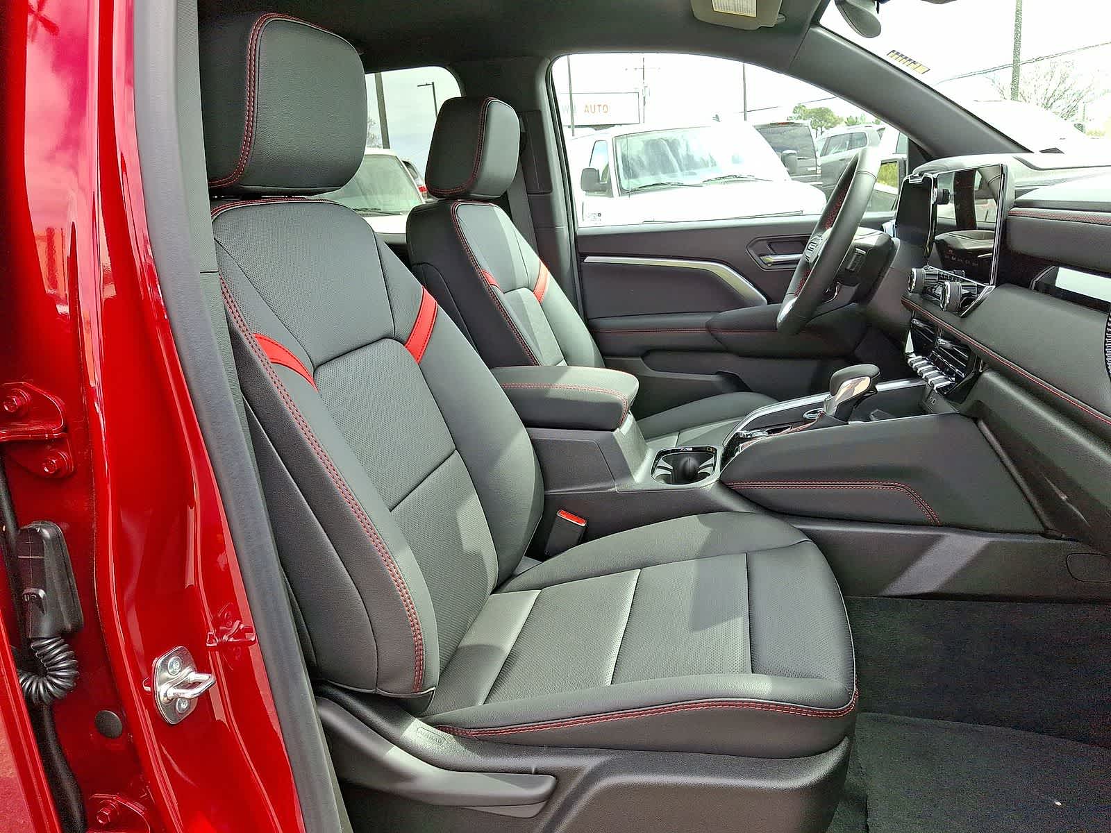 Thumbnail: 2026 Chevrolet Colorado - 32