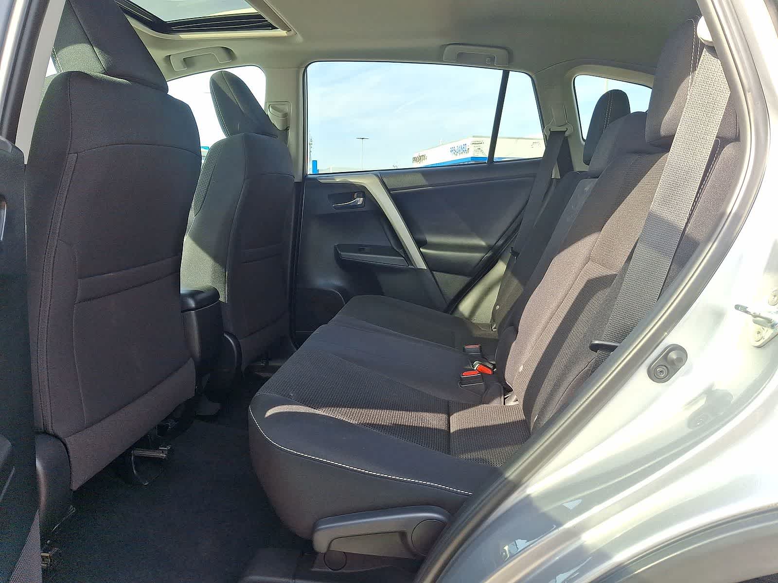 Thumbnail: 2017 Toyota RAV4 - 29