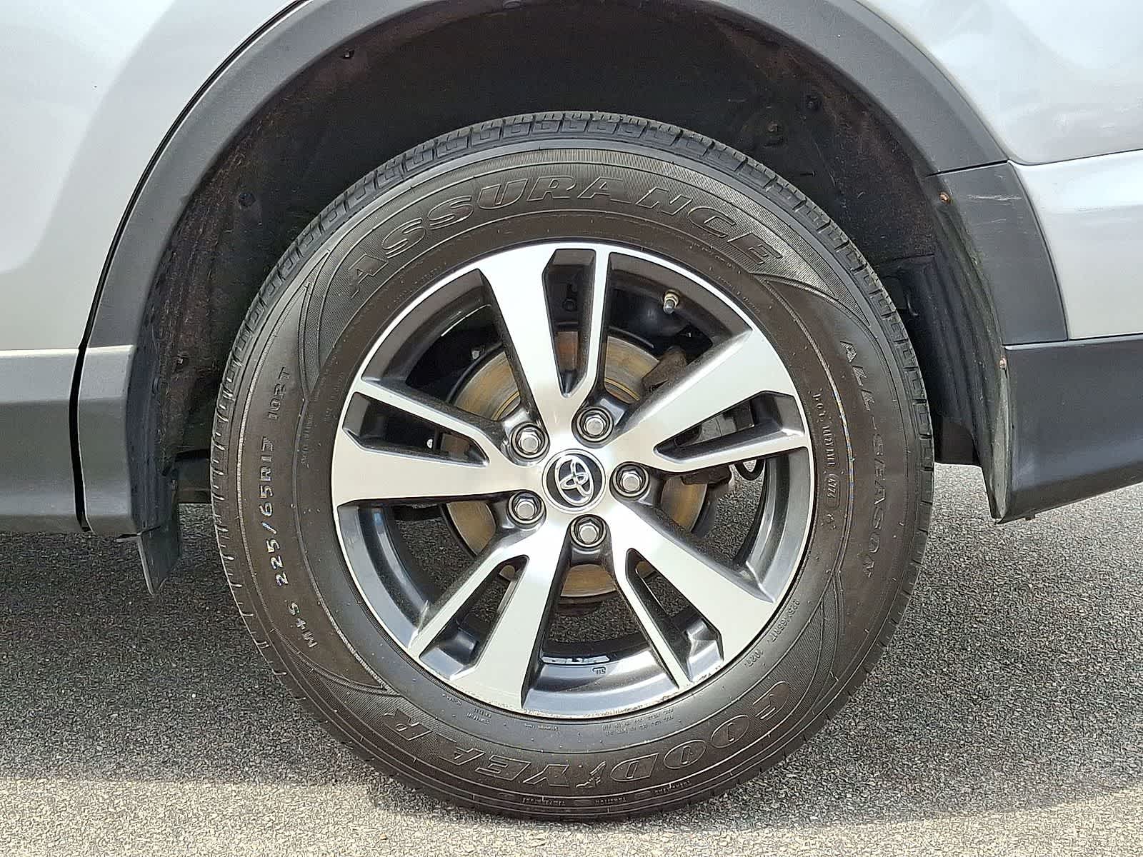 Thumbnail: 2018 Toyota RAV4 - 38