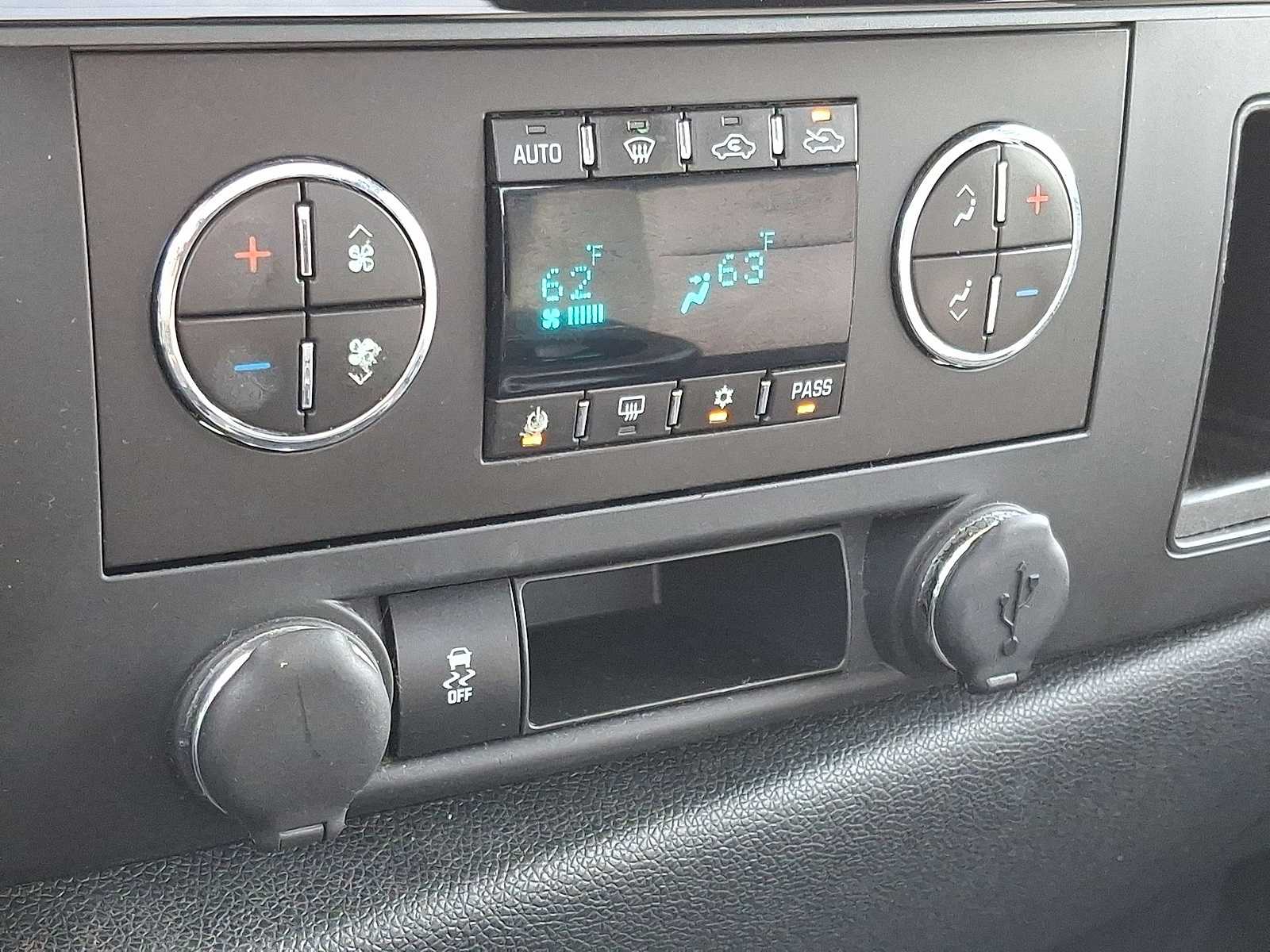 Thumbnail: 2013 Chevrolet Silverado 1500 - 23