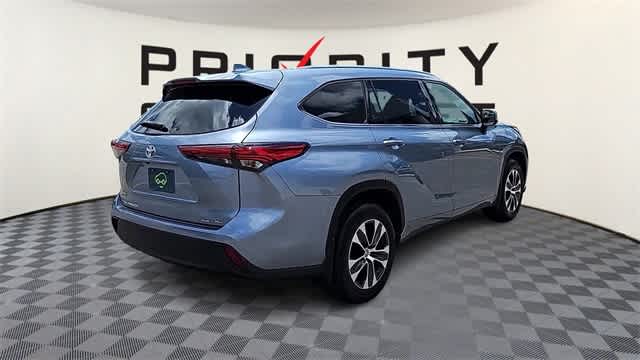 Thumbnail: 2021 Toyota Highlander - 8