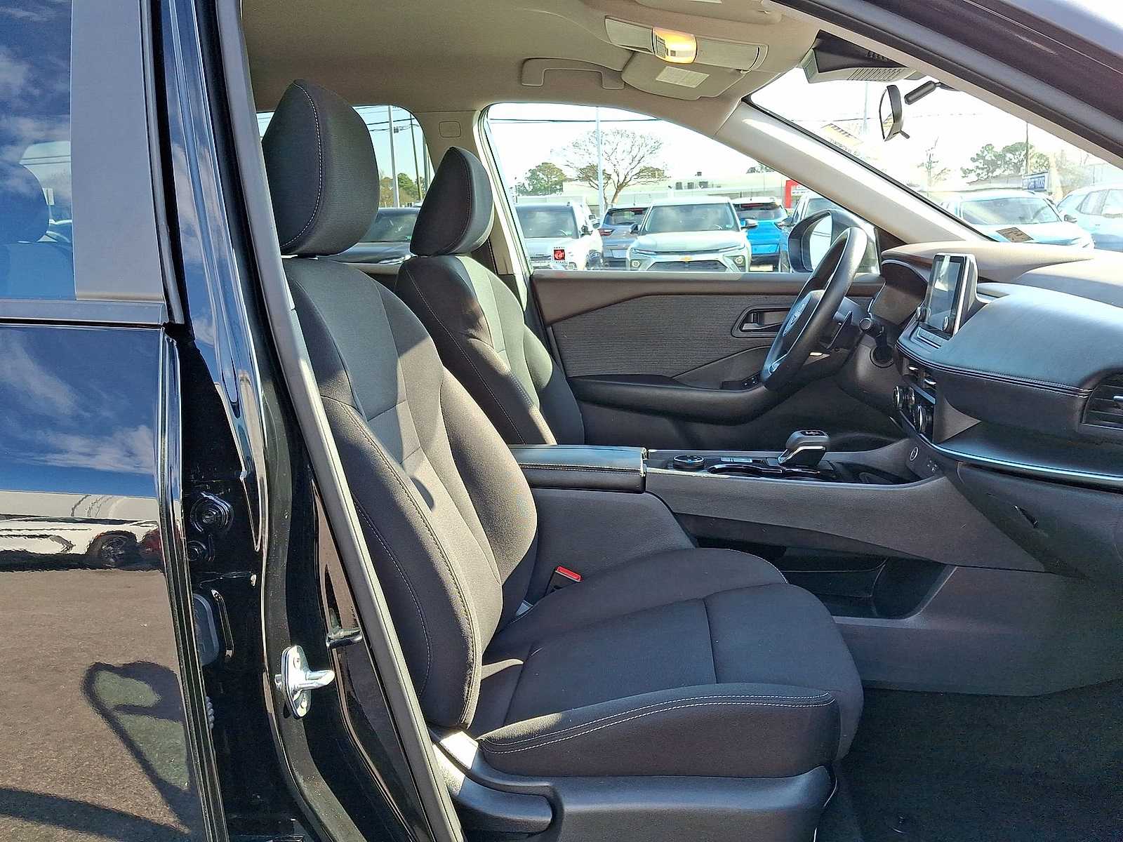 Thumbnail: 2023 Nissan Rogue - 32