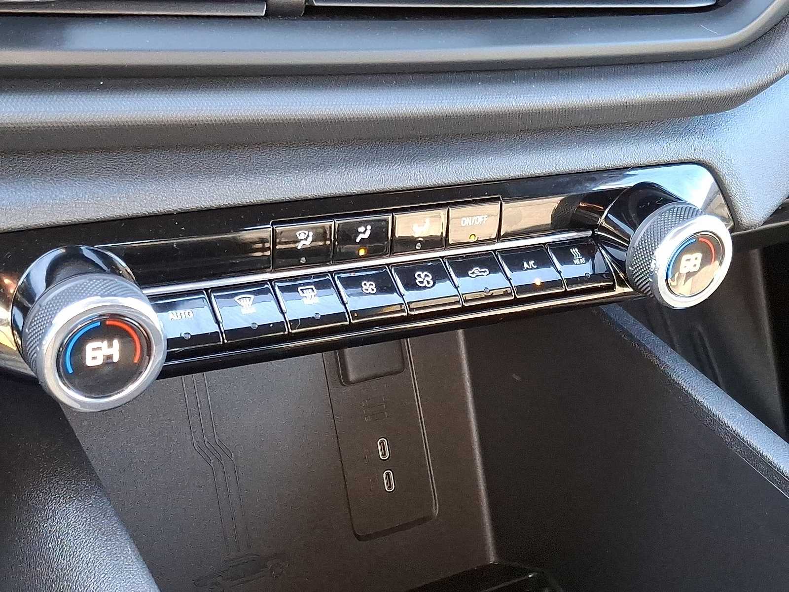 Thumbnail: 2024 Chevrolet Silverado EV - 10