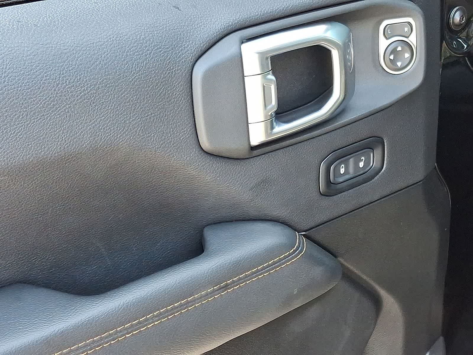 Thumbnail: 2023 Jeep Gladiator - 29