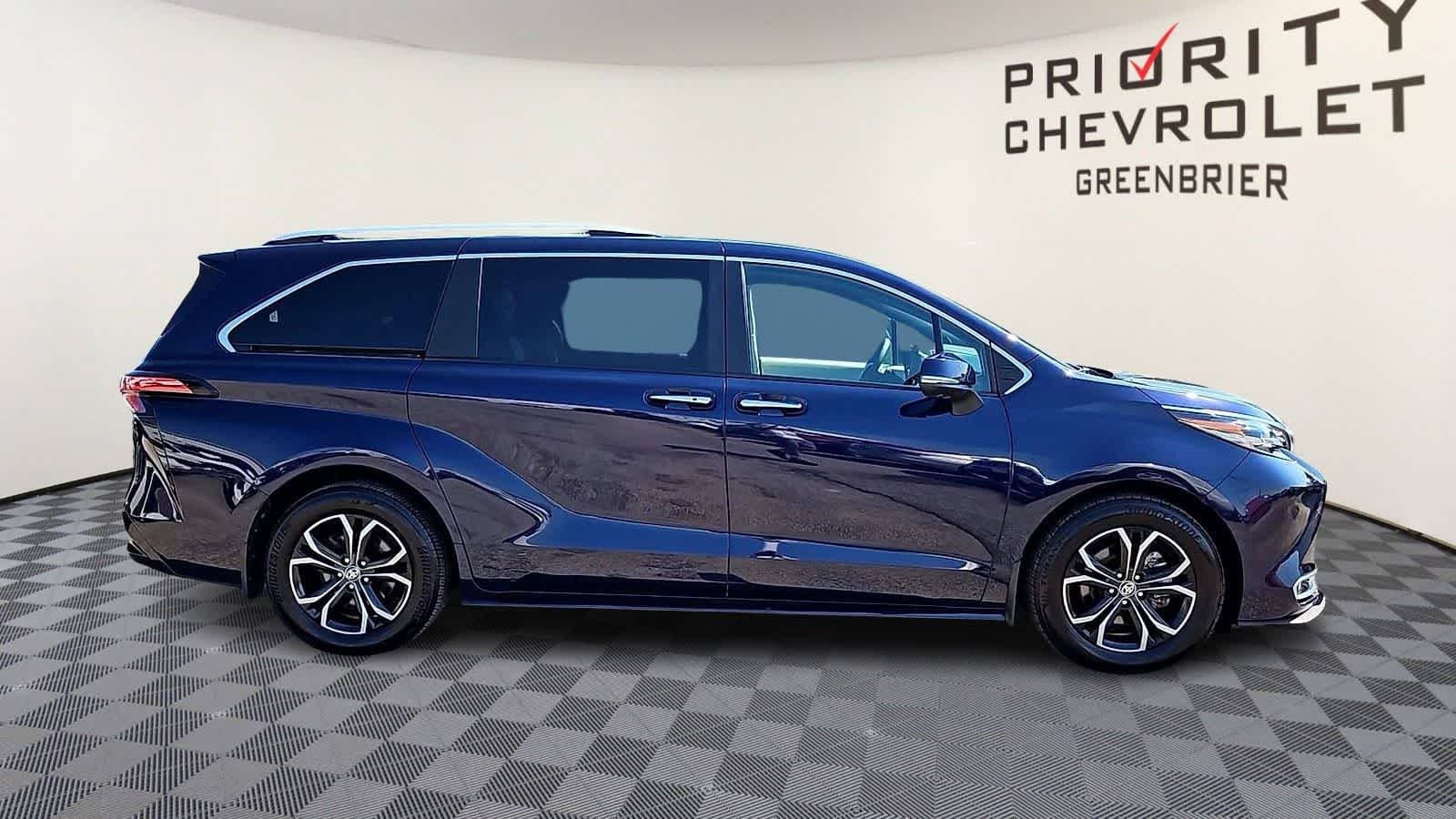 Thumbnail: 2025 Toyota Sienna - 9