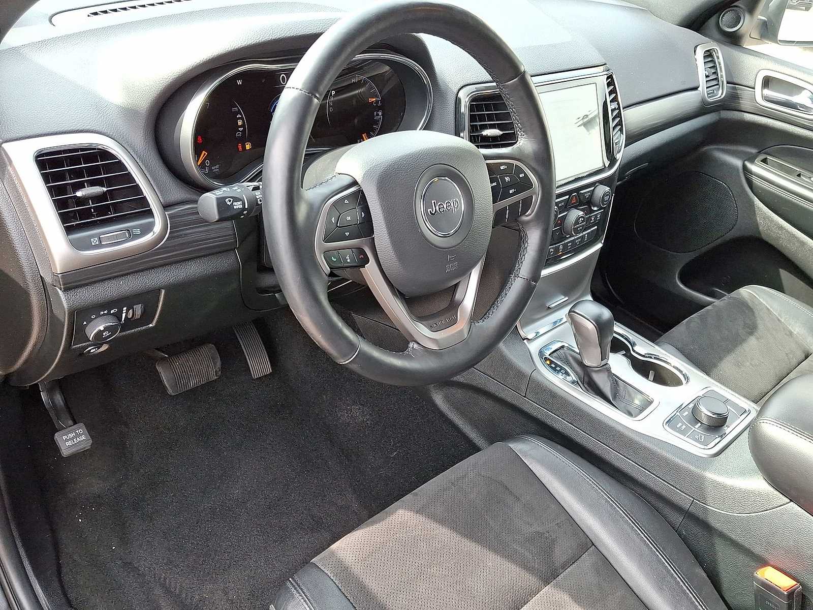 Thumbnail: 2022 Jeep Grand Cherokee - 16