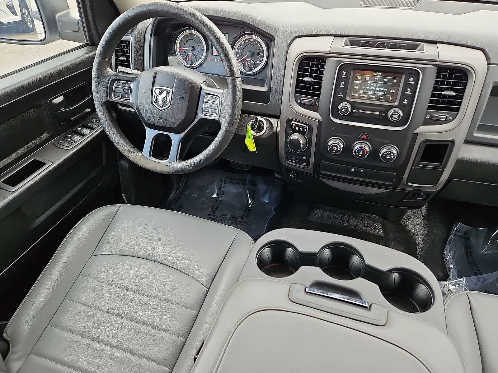Thumbnail: 2019 RAM 1500 Classic - 10
