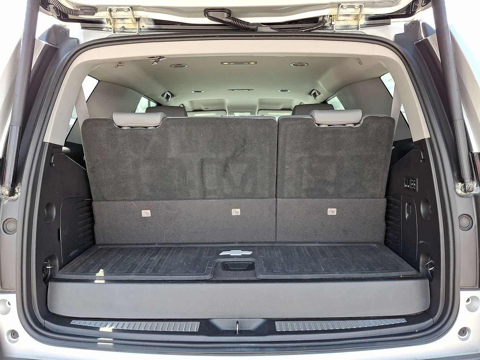 Thumbnail: 2016 Chevrolet Tahoe - 32