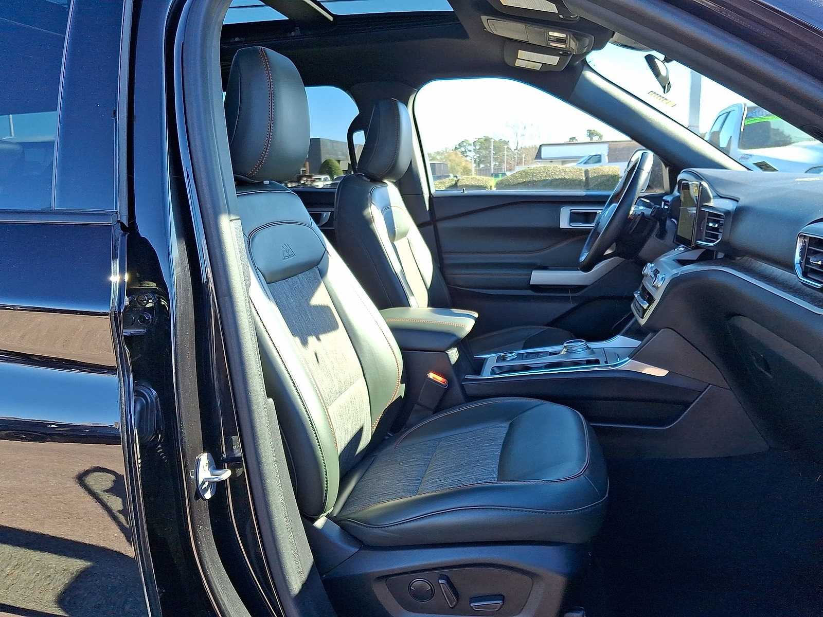 Thumbnail: 2022 Ford Explorer - 34