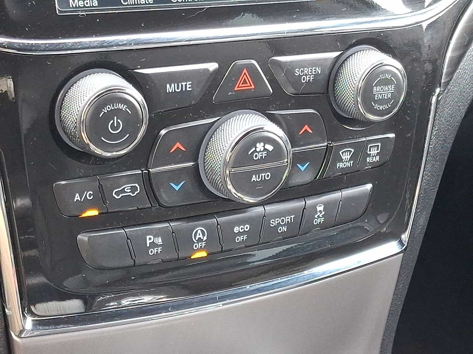 Thumbnail: 2022 Jeep Grand Cherokee - 24