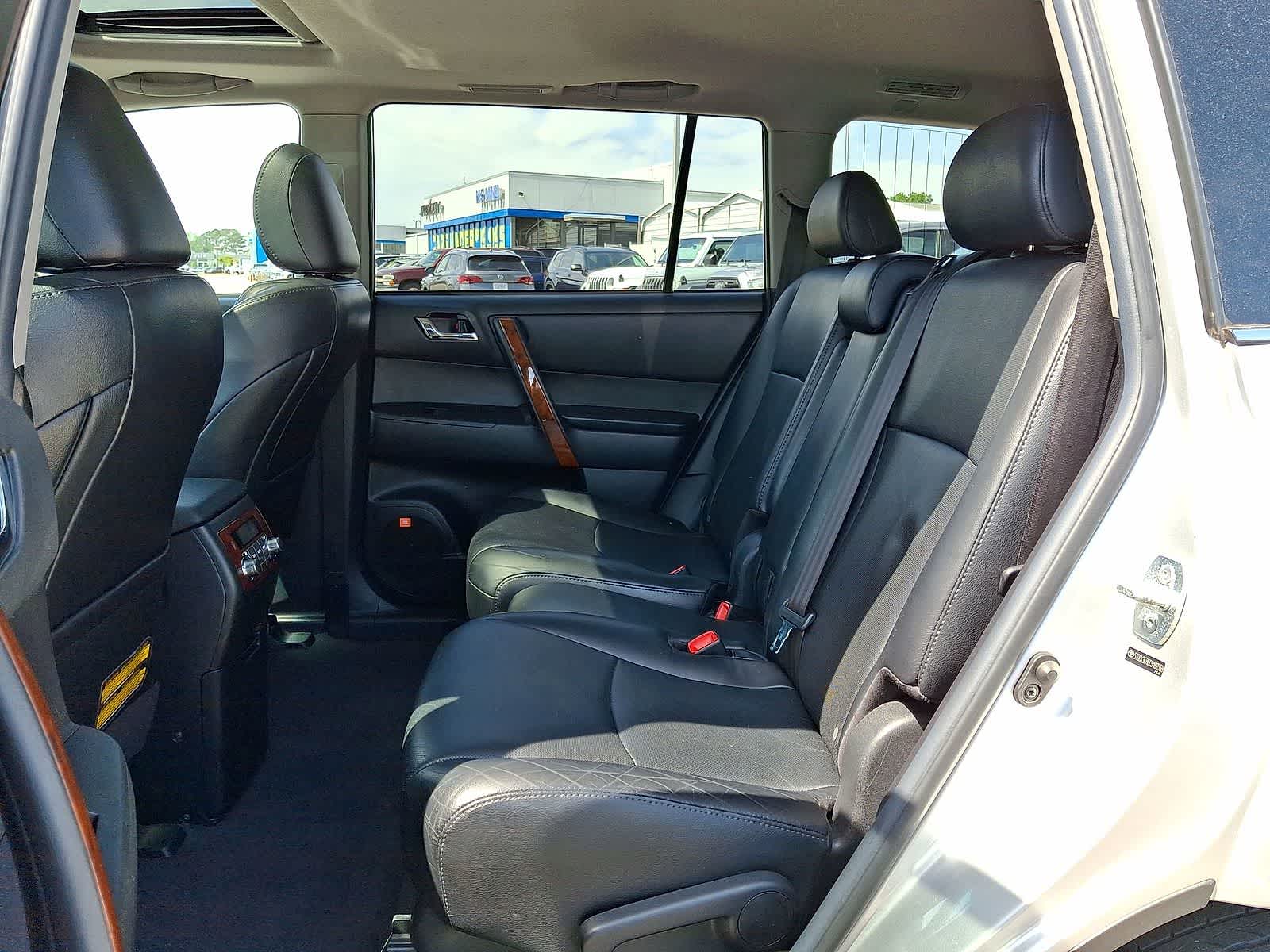 Thumbnail: 2012 Toyota Highlander - 32