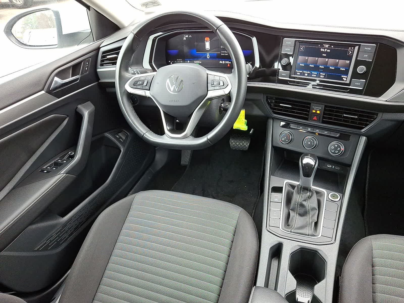 Thumbnail: 2024 Volkswagen Jetta - 10