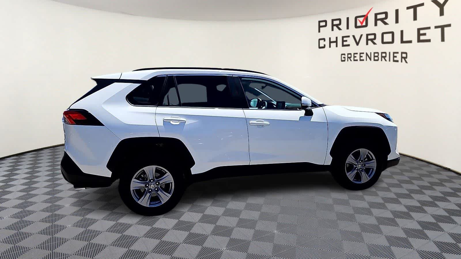 Thumbnail: 2022 Toyota RAV4 - 9