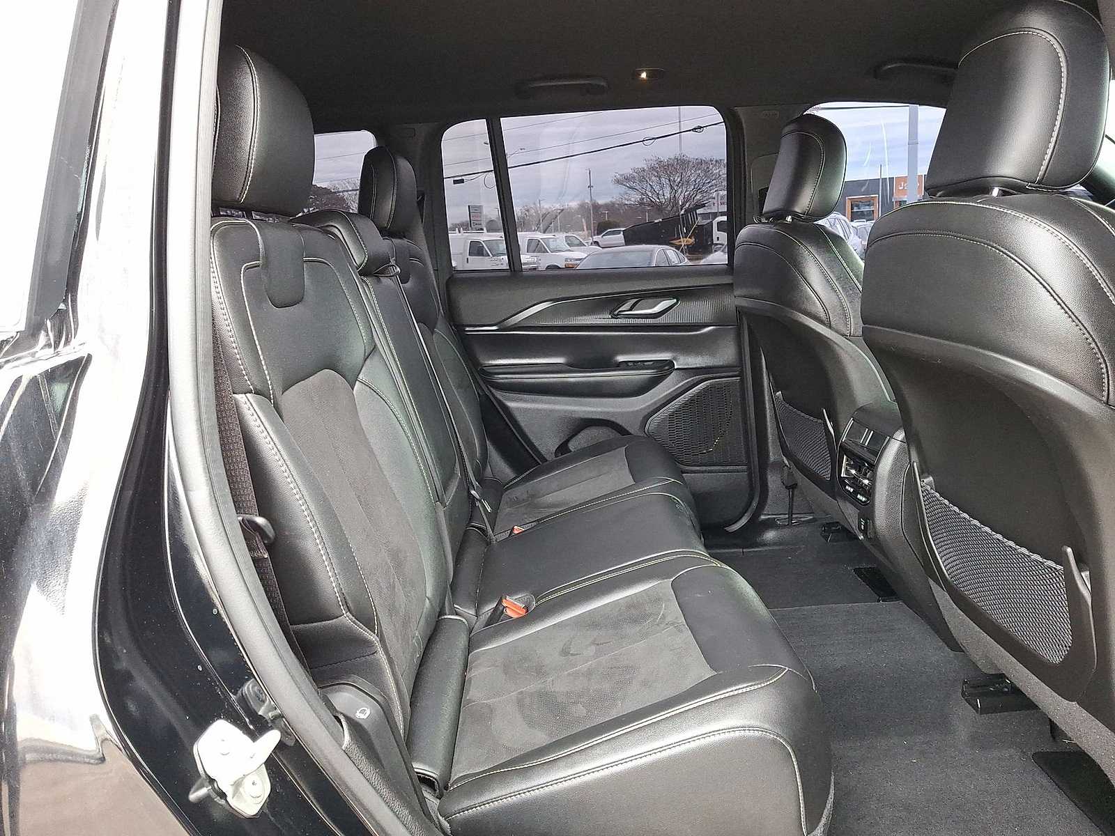 Thumbnail: 2024 Jeep Grand Cherokee - 31