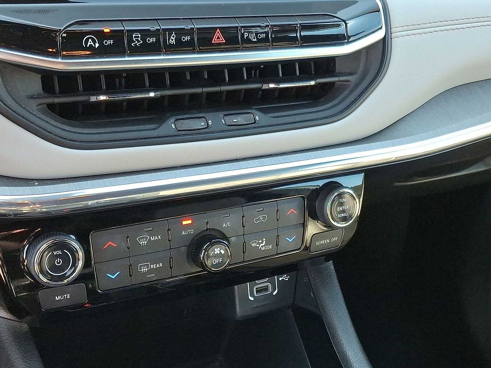 Thumbnail: 2024 Jeep Compass - 24