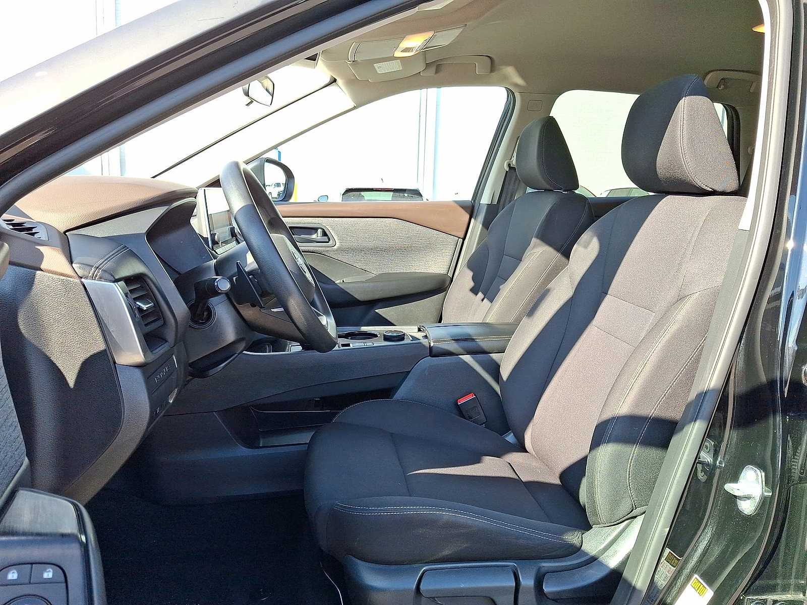 Thumbnail: 2023 Nissan Rogue - 24