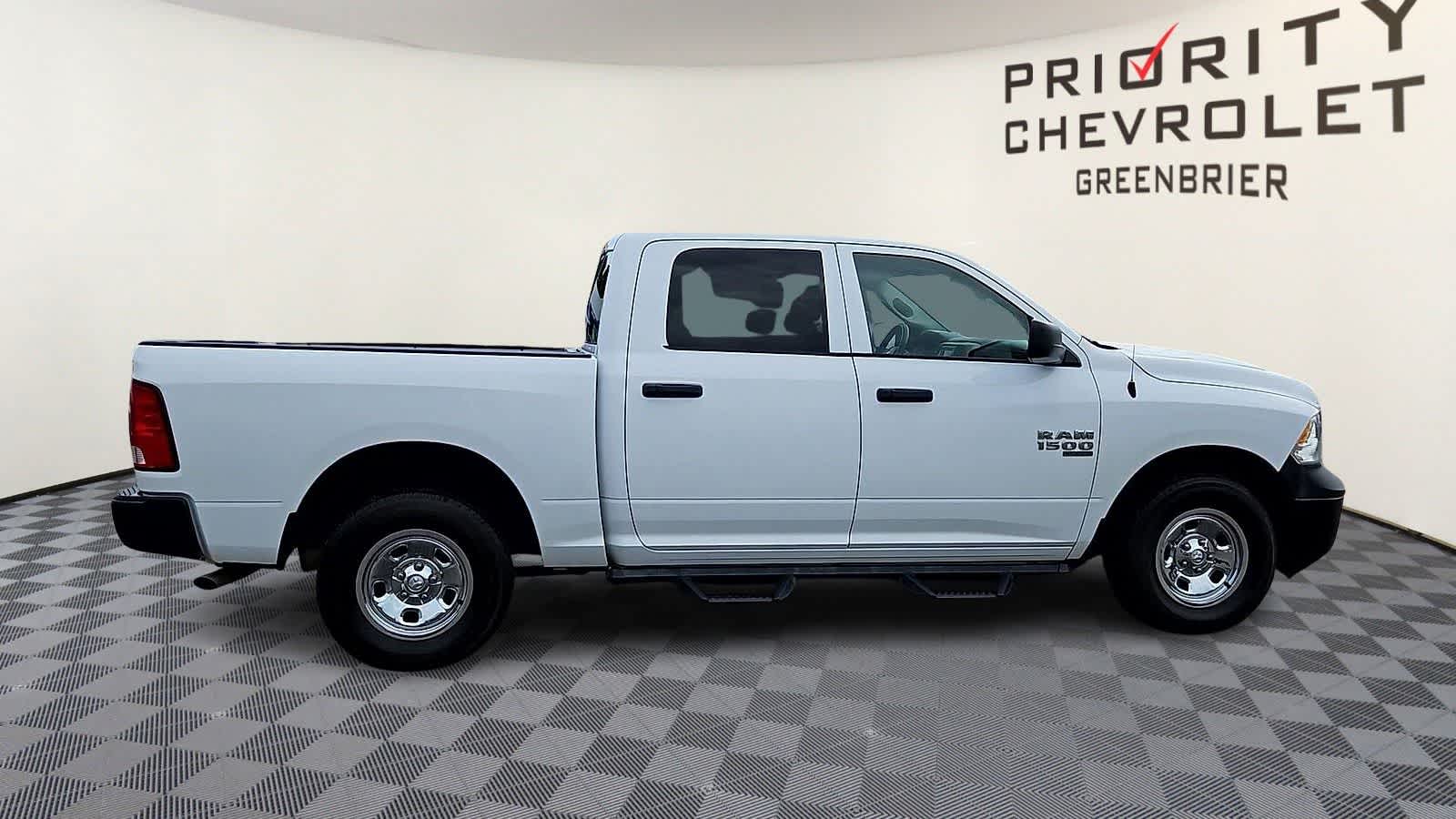Thumbnail: 2019 RAM 1500 Classic - 9