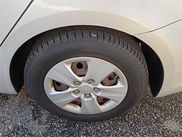 Thumbnail: 2017 Kia Forte - 5