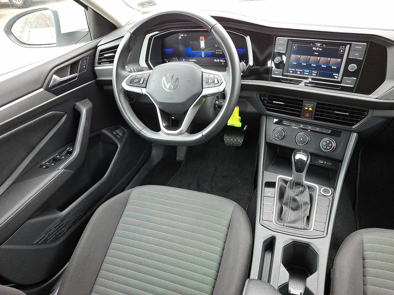 Thumbnail: 2024 Volkswagen Jetta - 10