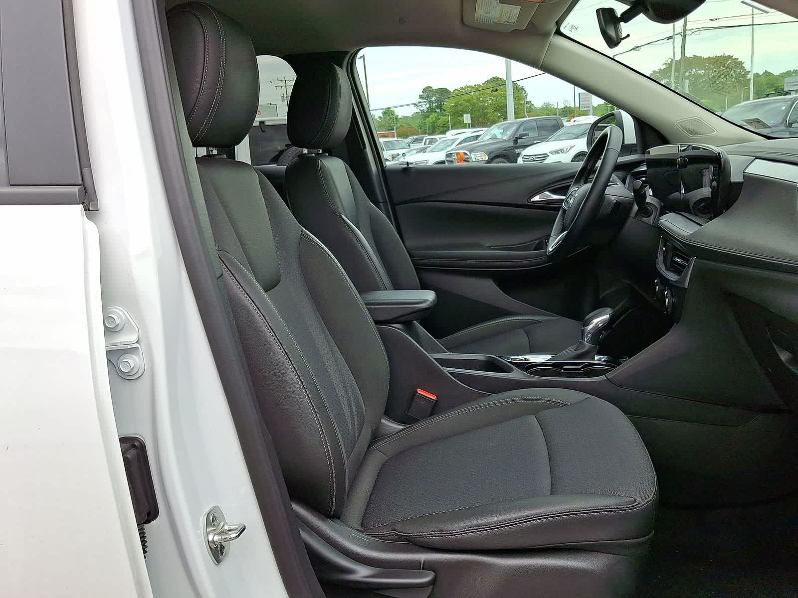 Thumbnail: 2025 Buick Encore GX - 31