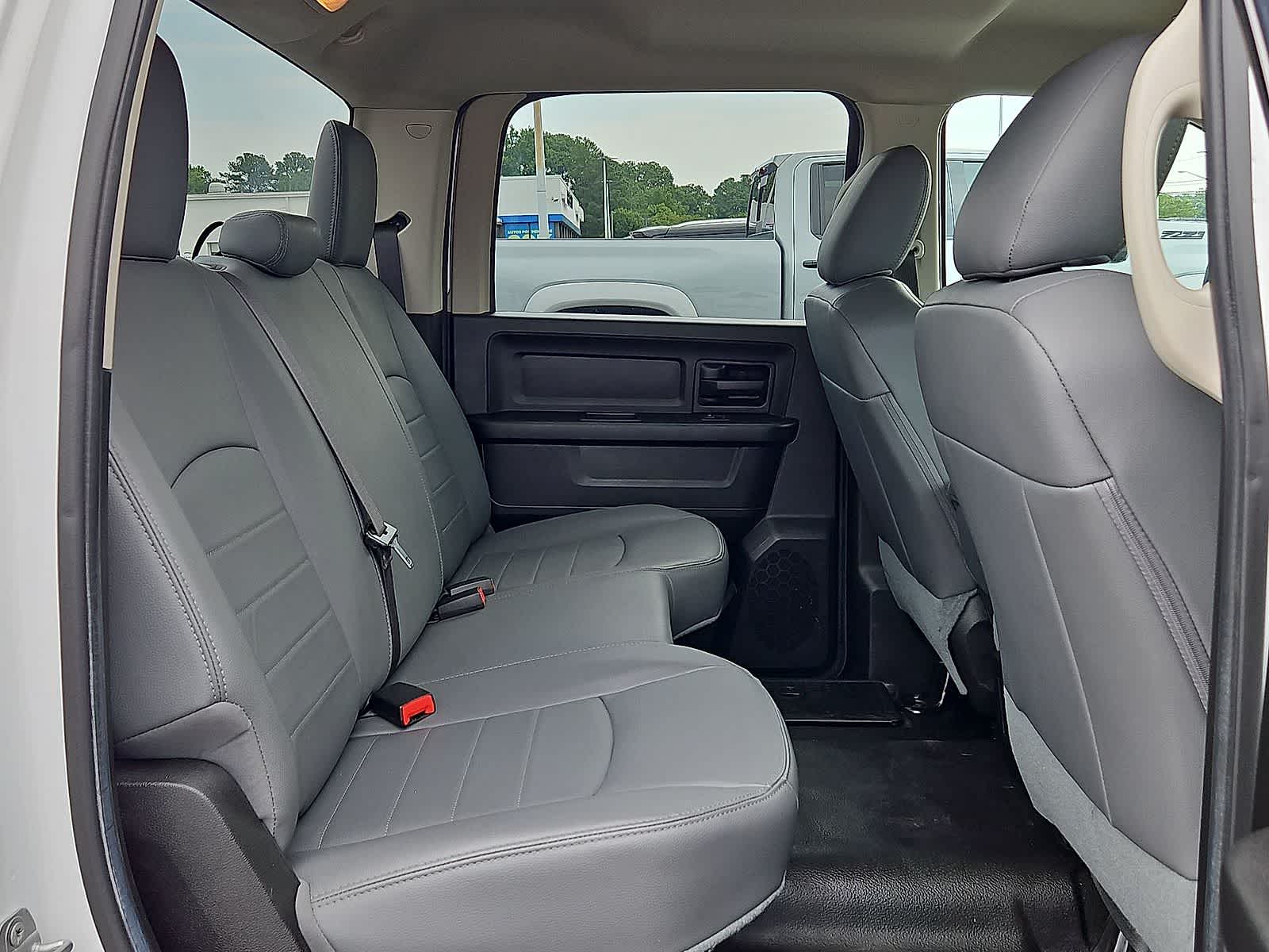 Thumbnail: 2019 RAM 1500 Classic - 31