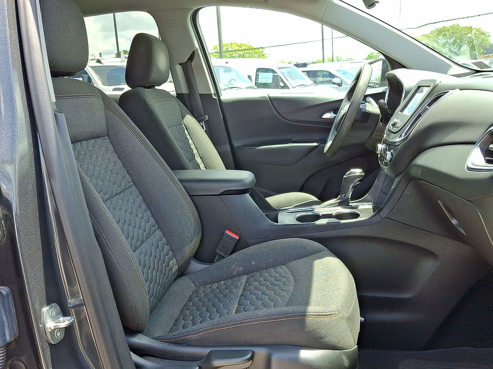 Thumbnail: 2021 Chevrolet Equinox - 32