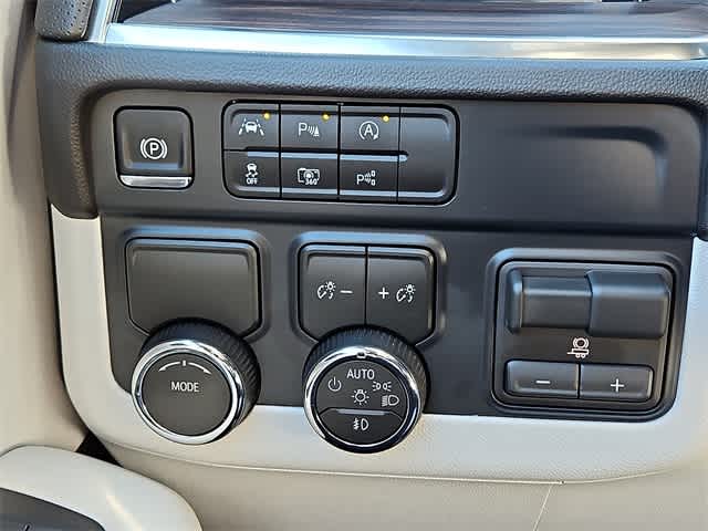 Thumbnail: 2026 Chevrolet Suburban - 21