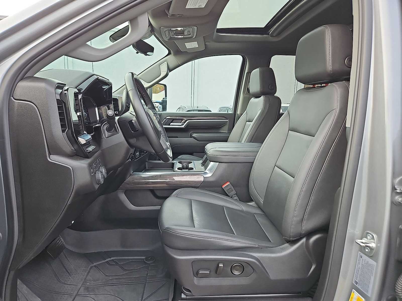 Thumbnail: 2025 Chevrolet Silverado 3500 - 26