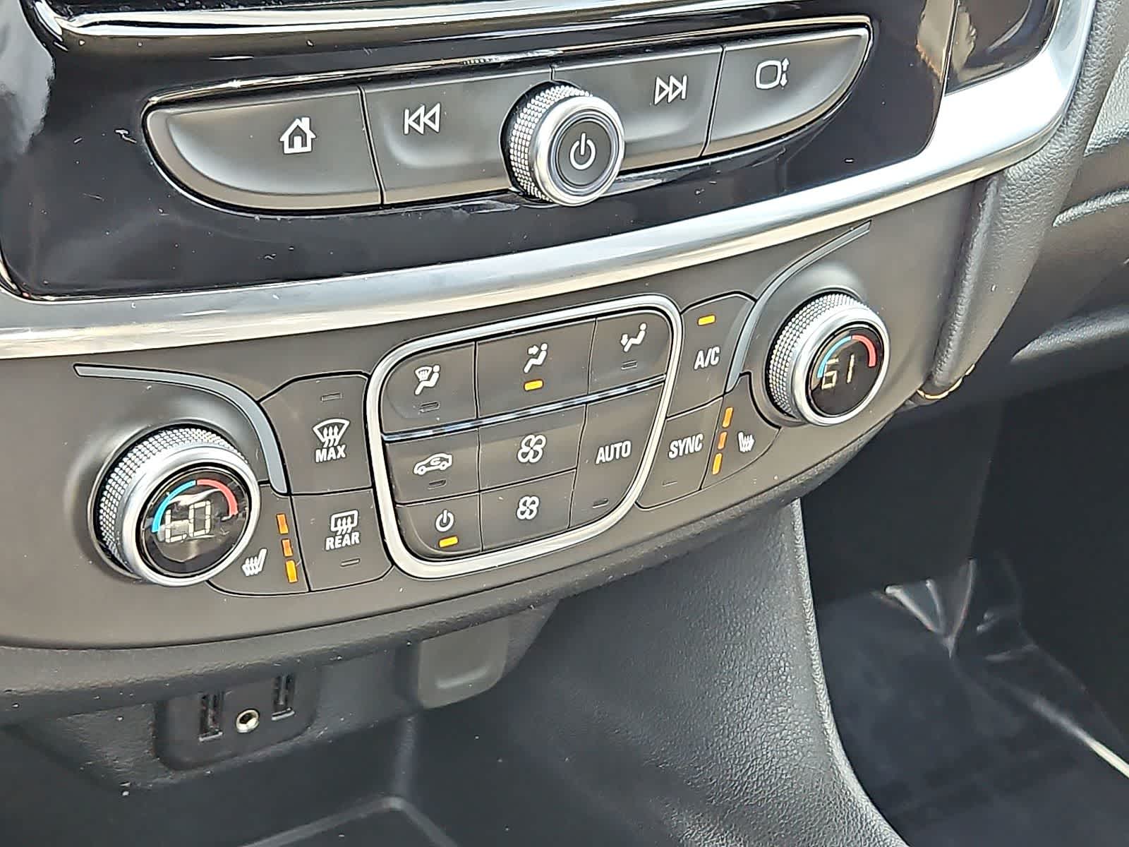 Thumbnail: 2019 Chevrolet Traverse - 23