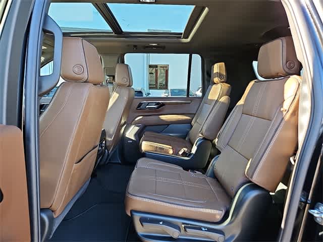 Thumbnail: 2026 Chevrolet Suburban - 8