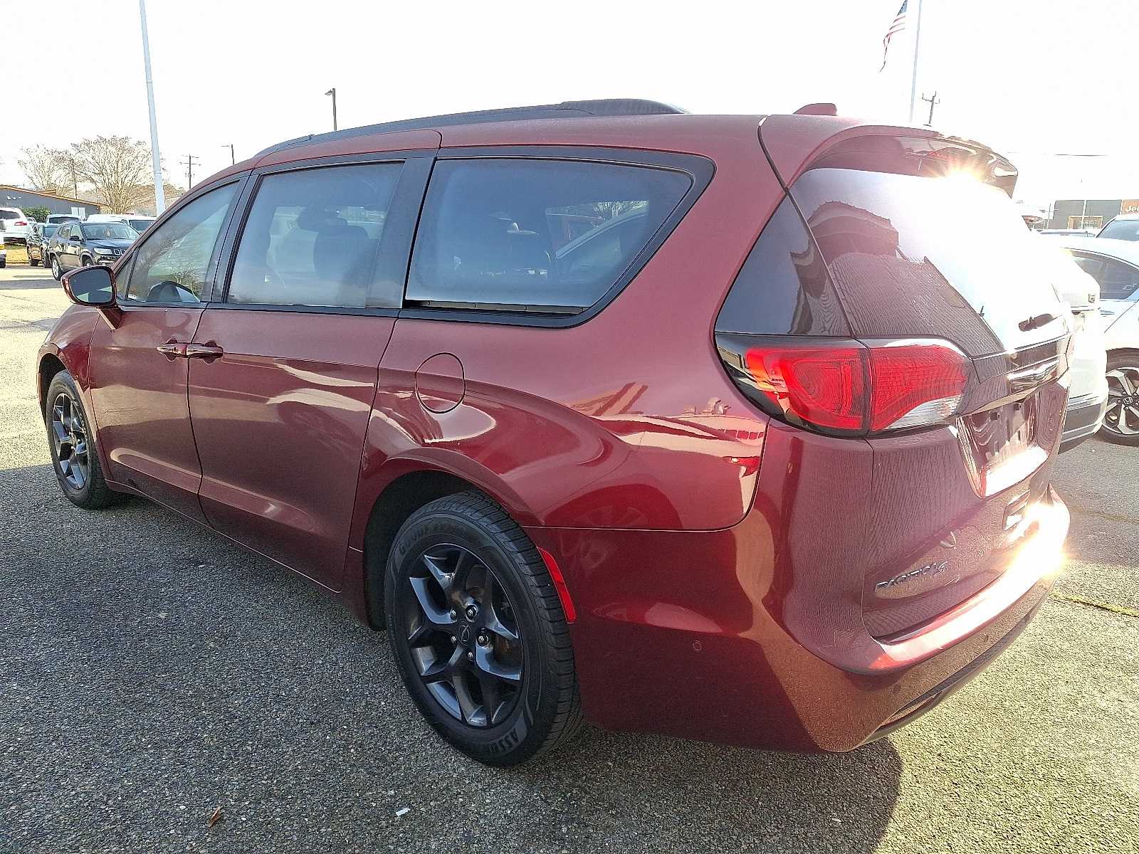 Thumbnail: 2019 Chrysler Pacifica - 4