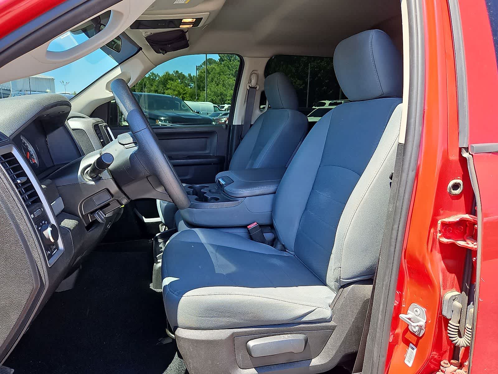 Thumbnail: 2019 RAM 1500 Classic - 23