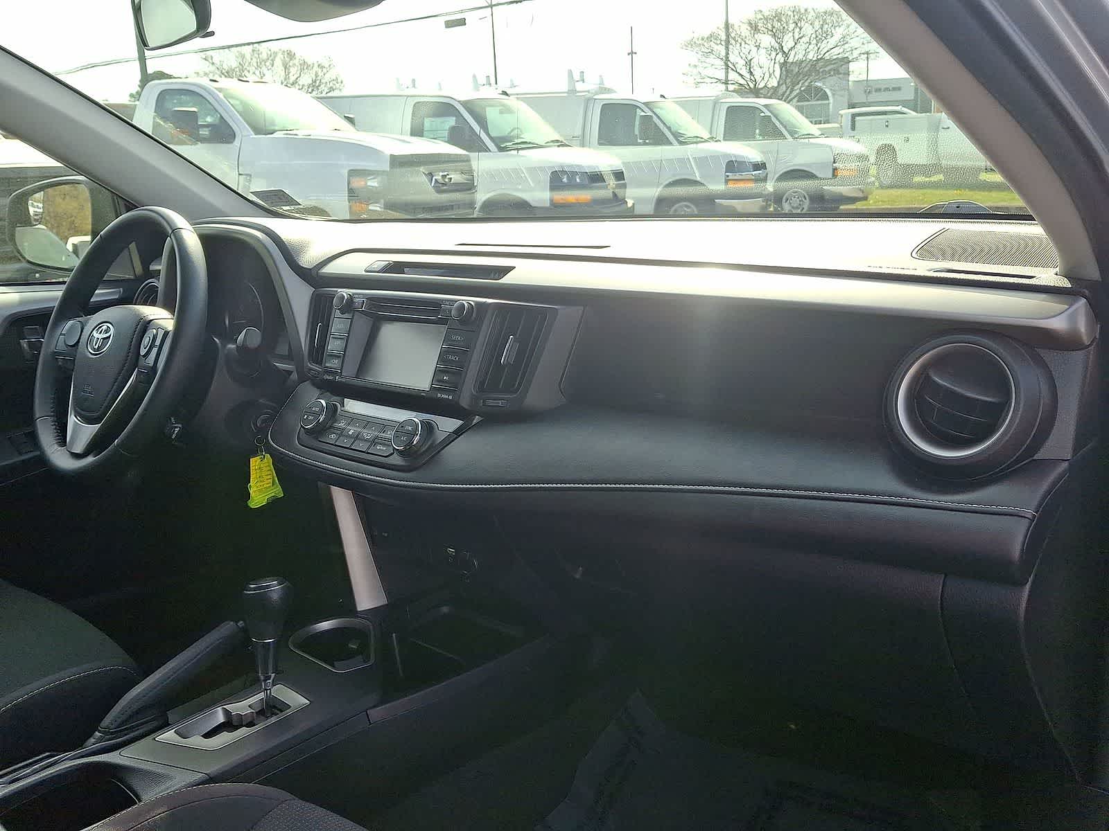 Thumbnail: 2017 Toyota RAV4 - 33