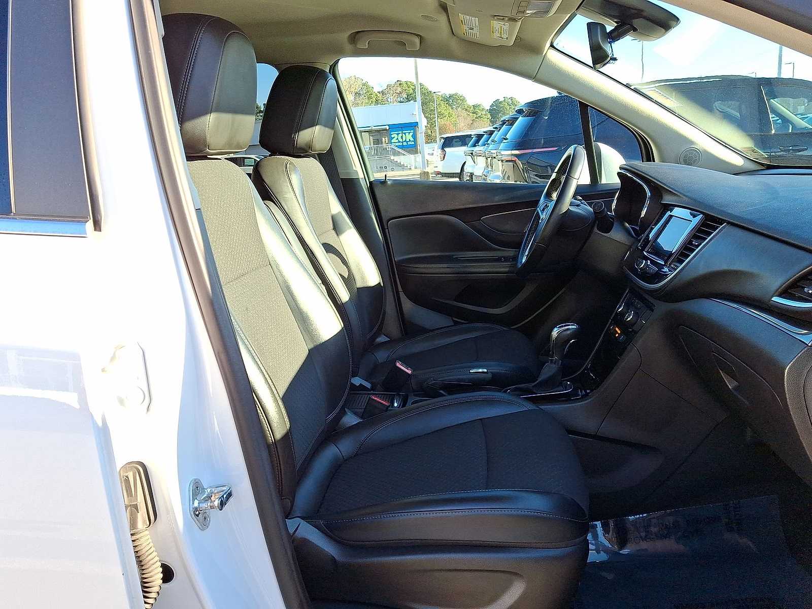 Thumbnail: 2022 Buick Encore - 31