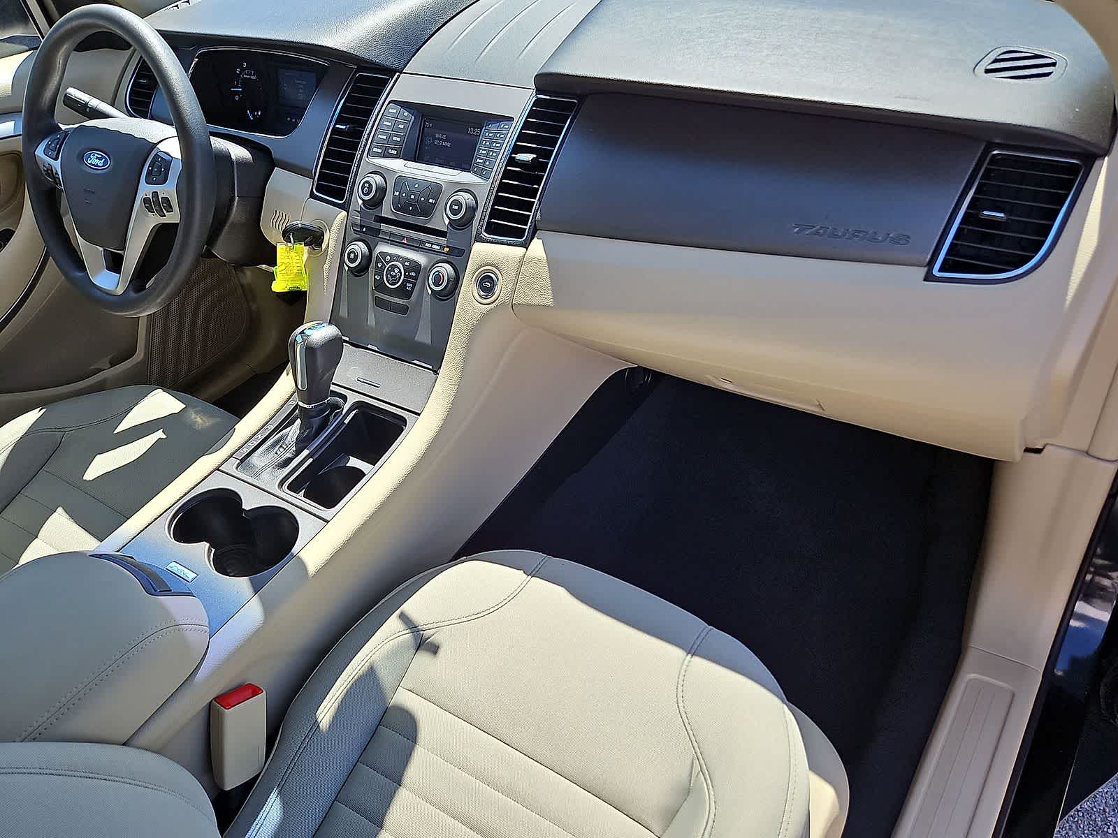 Thumbnail: 2018 Ford Taurus - 32