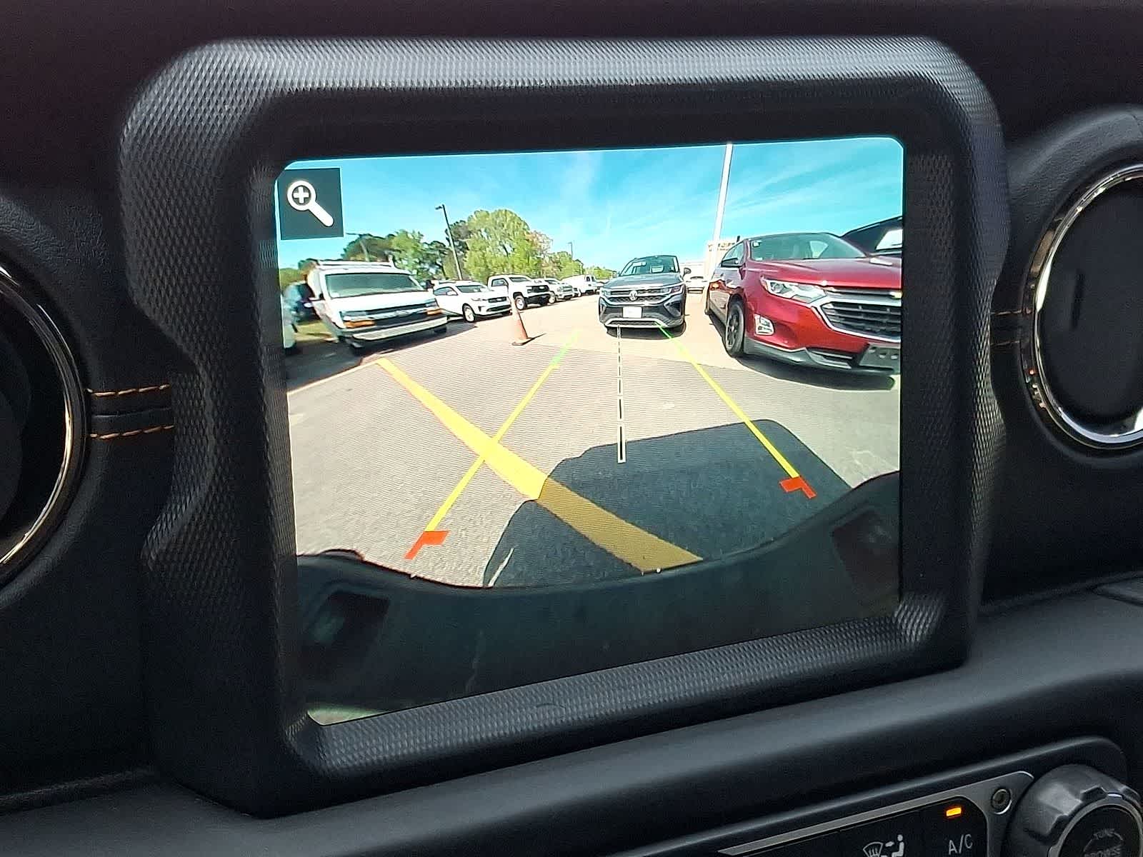 Thumbnail: 2023 Jeep Gladiator - 21