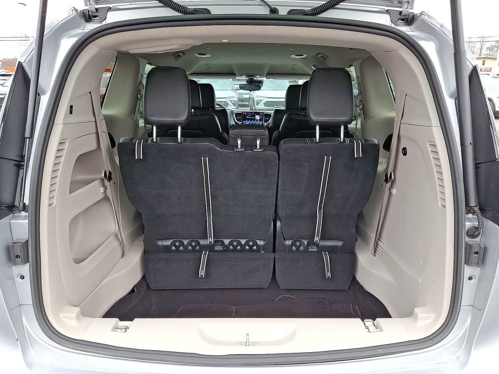 Thumbnail: 2023 Chrysler Pacifica - 24