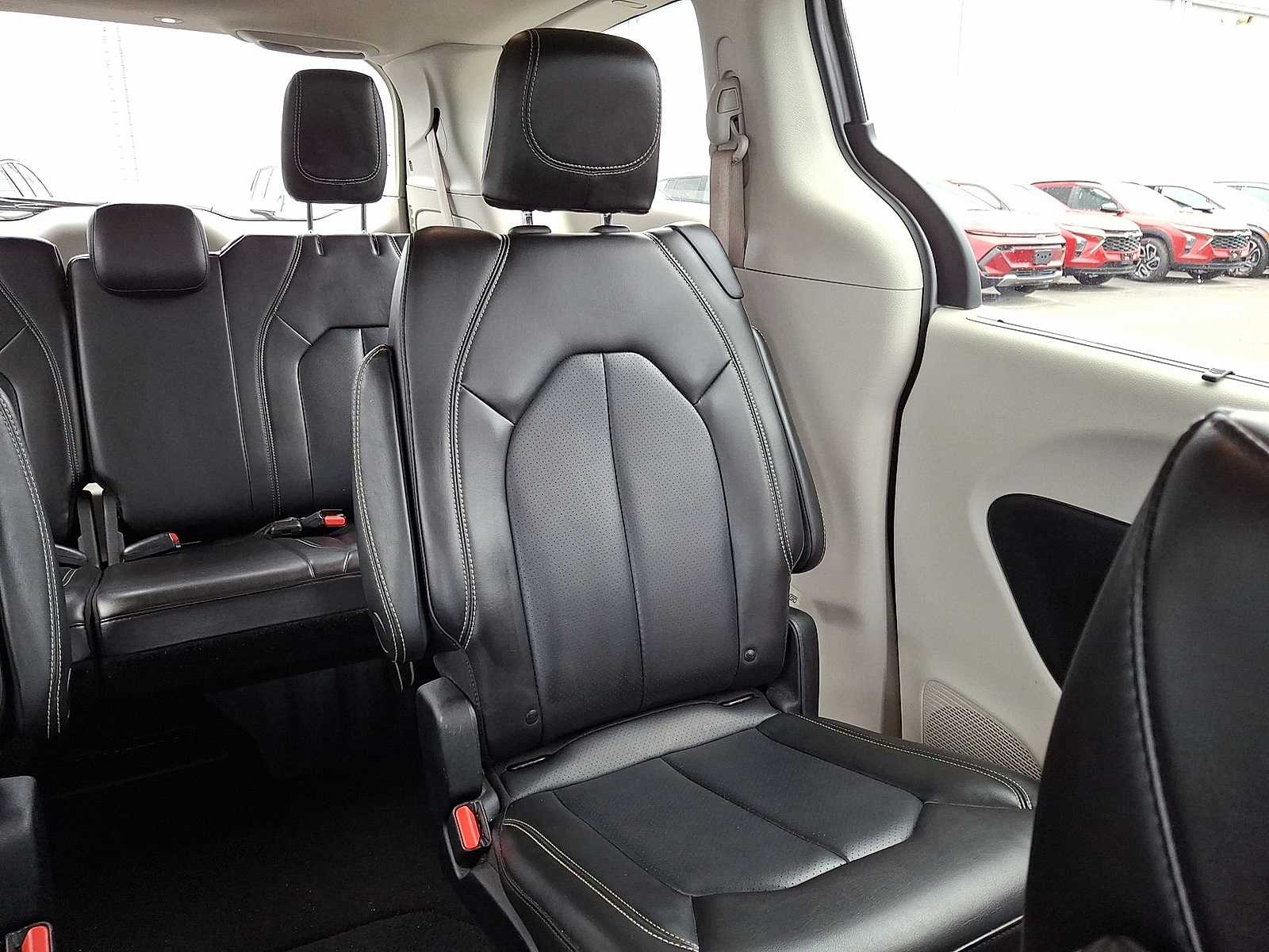 Thumbnail: 2023 Chrysler Pacifica - 12