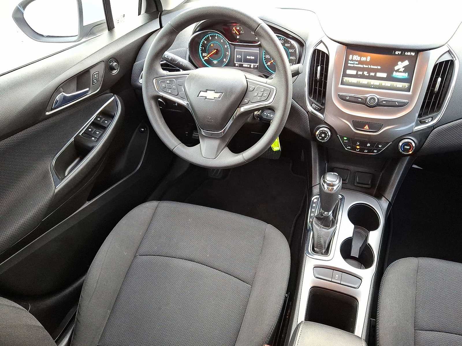 Thumbnail: 2017 Chevrolet Cruze - 10