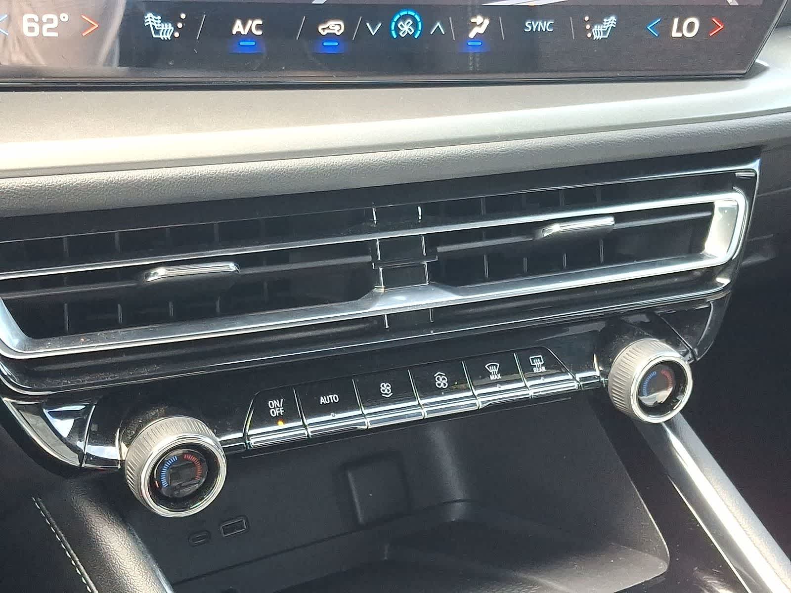 Thumbnail: 2025 Chevrolet Traverse - 24