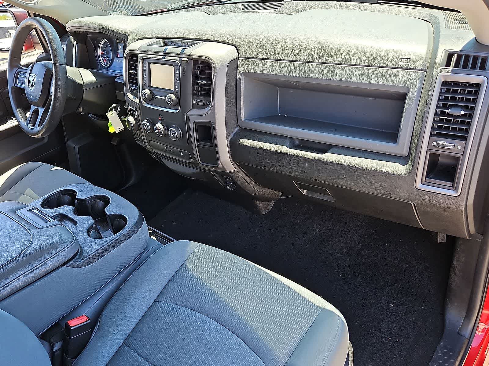 Thumbnail: 2019 RAM 1500 Classic - 32