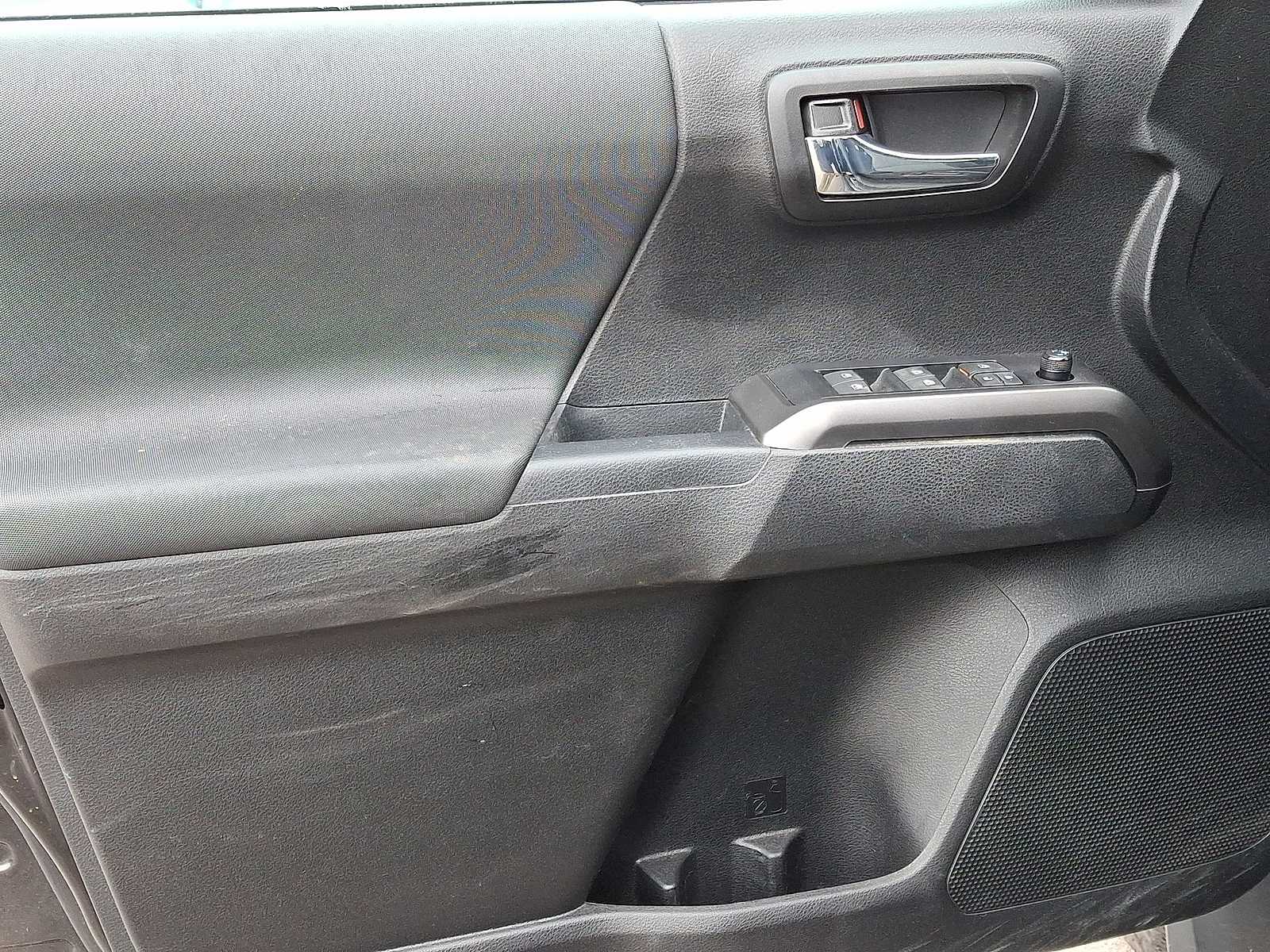 Thumbnail: 2021 Toyota Tacoma - 25