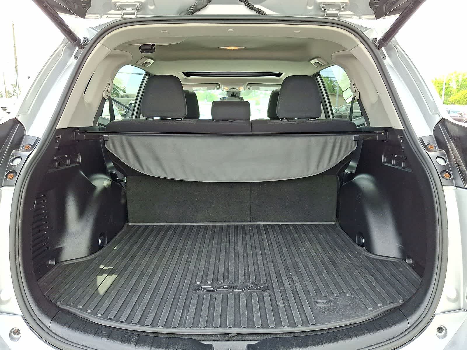 Thumbnail: 2018 Toyota RAV4 - 31