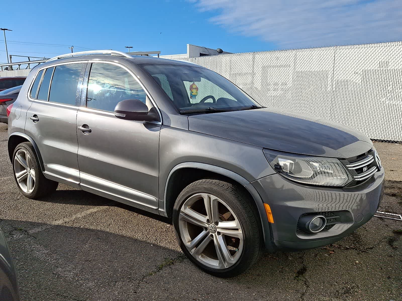 Thumbnail: 2014 Volkswagen Tiguan - 2