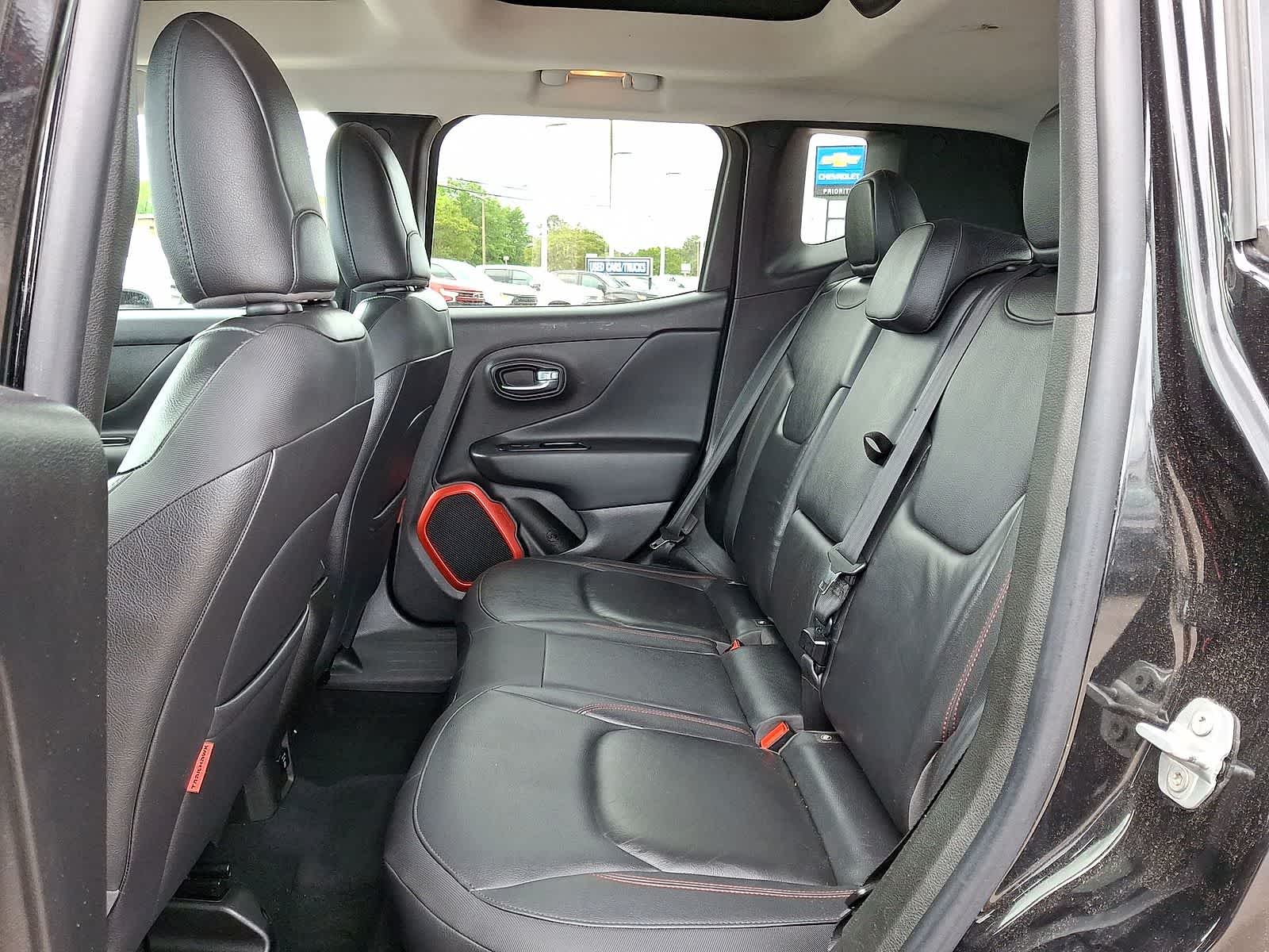 Thumbnail: 2016 Jeep Renegade - 29
