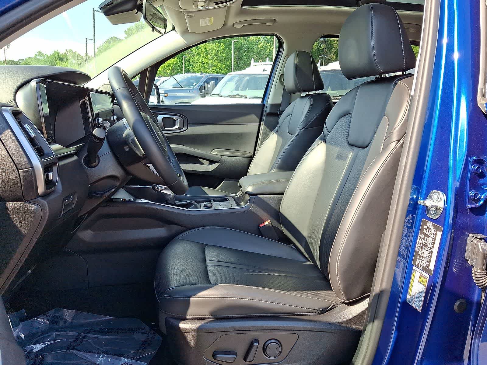 Thumbnail: 2023 Kia Sorento - 30