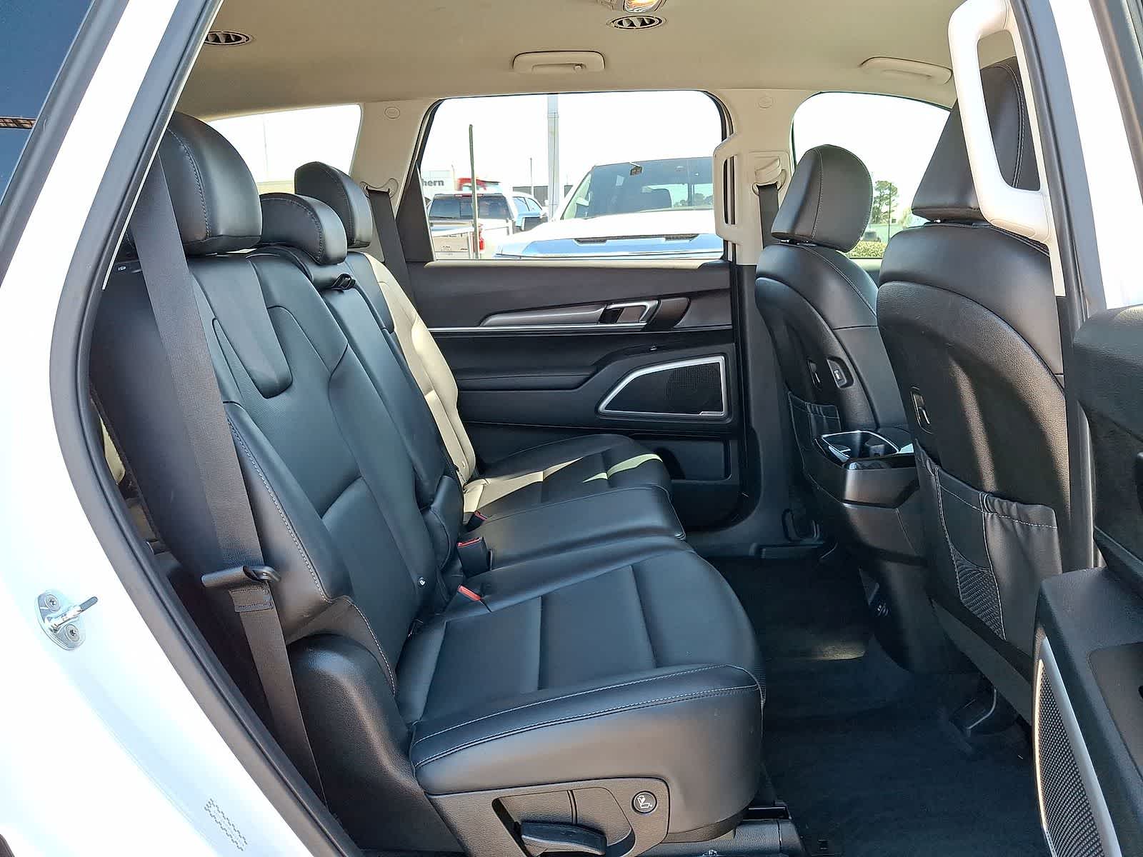 Thumbnail: 2022 Kia Telluride - 32