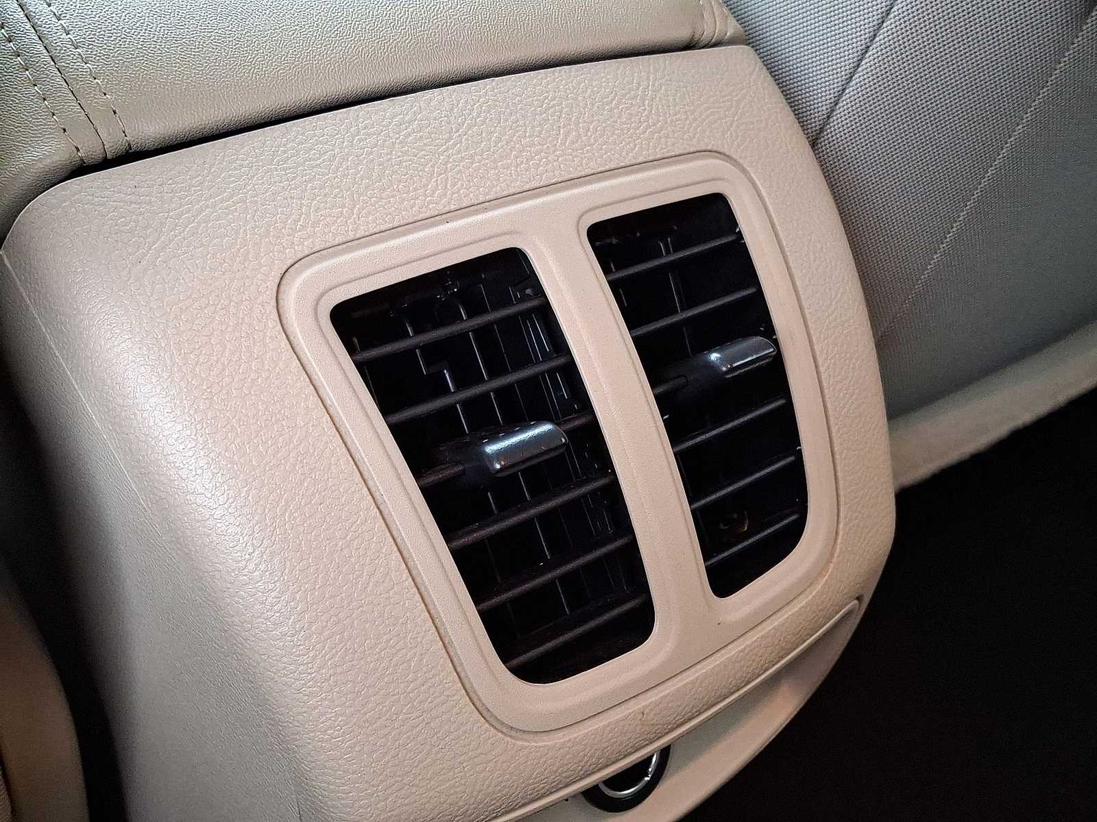 Thumbnail: 2018 Ford Taurus - 25