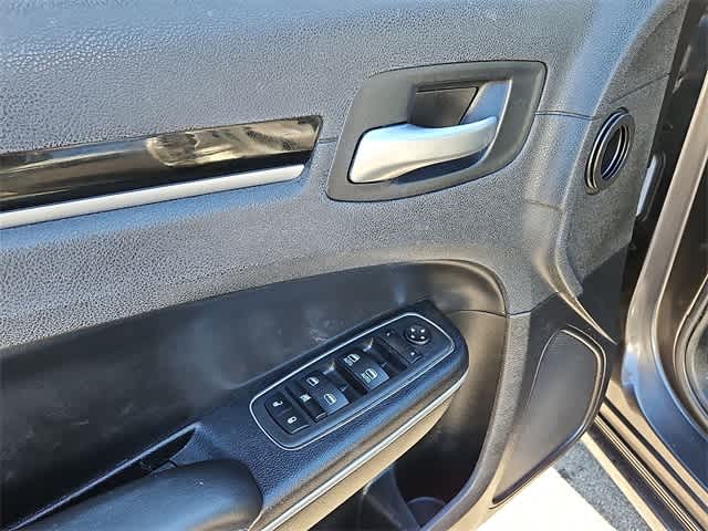 Thumbnail: 2023 Chrysler 300 - 28