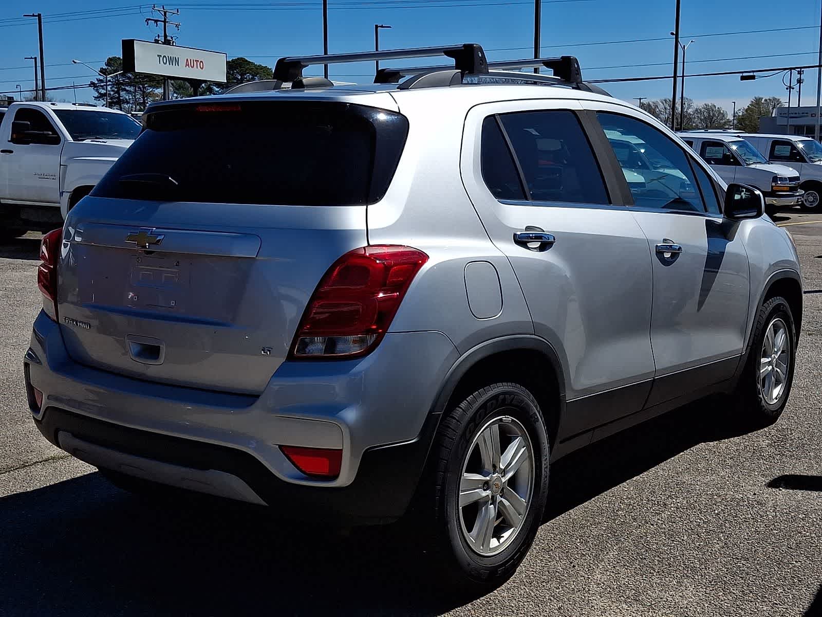 Thumbnail: 2017 Chevrolet Trax - 3